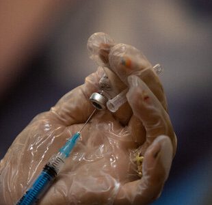 «کوو برکت» در راه قم/ واکسیناسیون دوباره به جریان می افتد